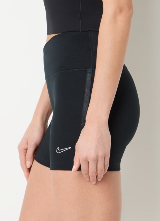 Nike One high waist skinny fit korte trainingsshort met Dri-FIT en logo - detail 3 zwart