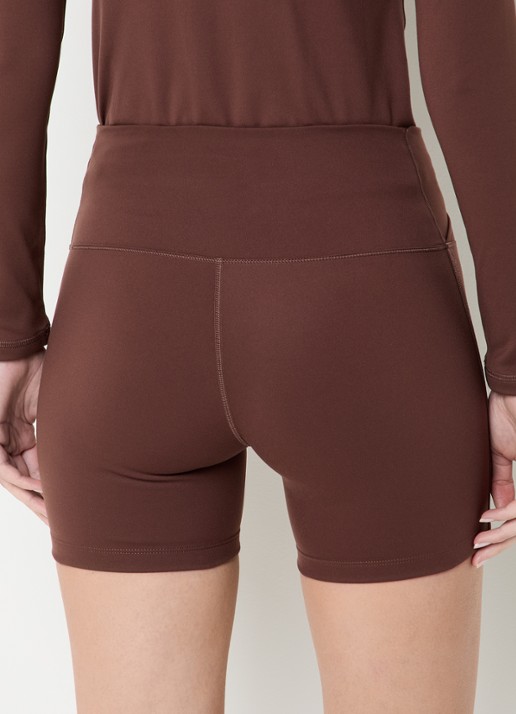 Nike One high waist skinny fit korte trainingsshort met Dri-FIT en logo - achterkant 3 bruin
