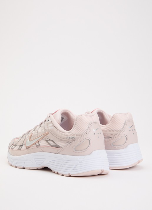 Nike P-6000 sneaker met mesh details - achterkant oudroze