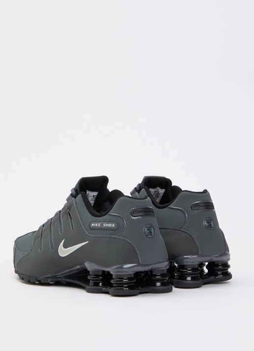 Nike Shox Nz sneaker met logo - achterkant donkergrijs