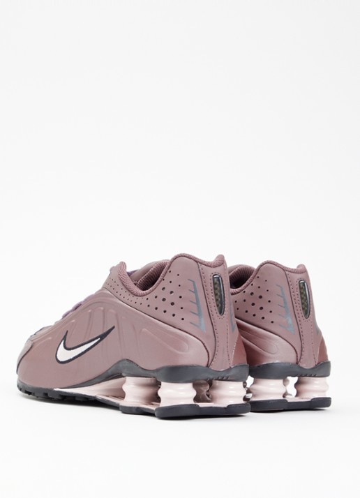 Nike Shox R4 sneaker met logo  - achterkant paars