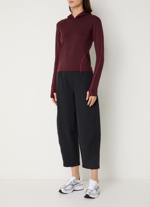 Nike Universa trainings longsleeve met capuchon - voorkant 3 bordeauxrood