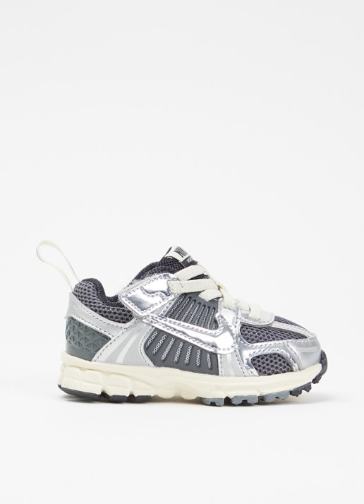 Nike Vomero 5 sneaker met metallic details