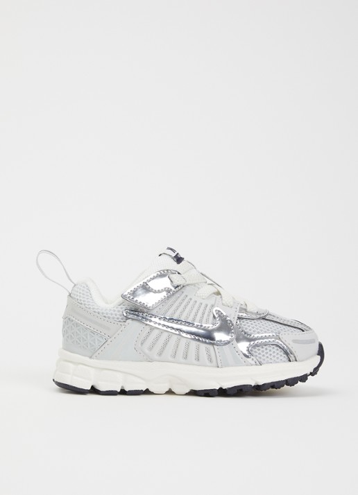 Nike Vomero 5 sneaker van mesh met metallic details - voorkant 3 zilver