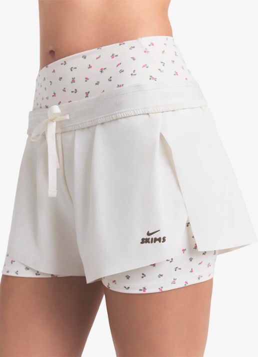 NikeSKIMS Mid waist straight fit korte broek met logo