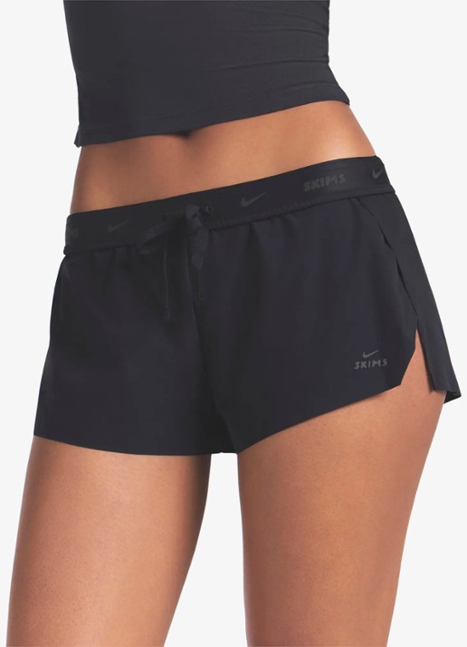 NikeSKIMS Mid waist straight fit korte broek met logo
