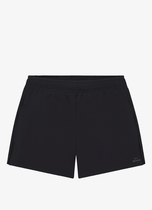 NikeSKIMS Mid waist straight fit korte broek met logo - voorkant 3 zwart