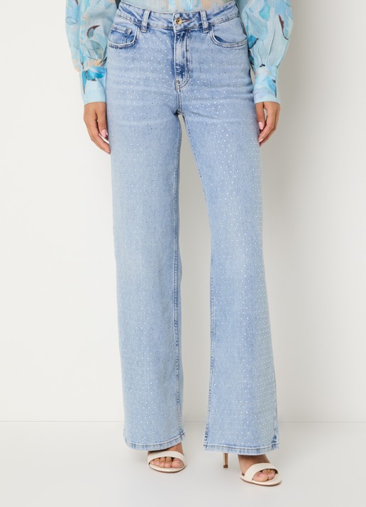 NIKKIE Abigail mid waist straight leg jeans met lichte wassing en strass