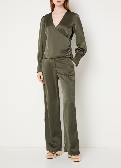 NIKKIE Aivy high waist loose fit pantalon van satijn - voorkant 3 bronsgroen