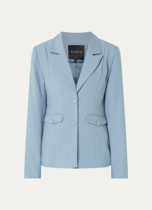 NIKKIE Alani blazer met paspelzakken - voorkant 3 lichtblauw