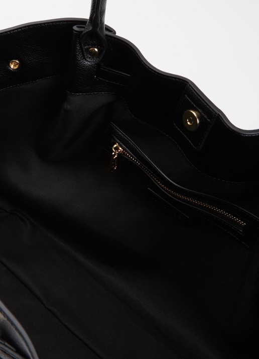 NIKKIE Amara Chunky schoudertas met kettingdetail - detail 2 zwart