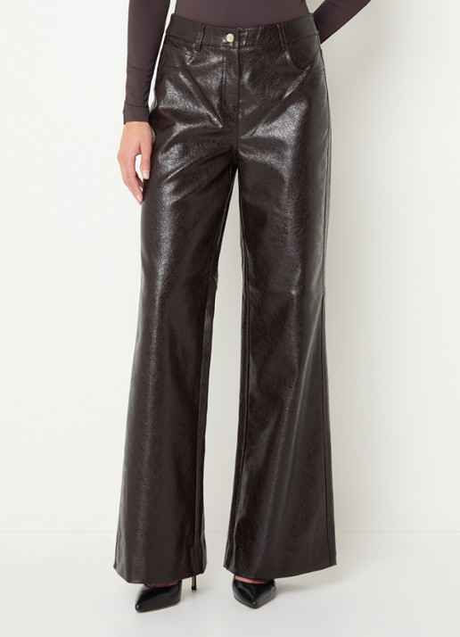 NIKKIE Anisa high waist wide fit broek van imitatieleer