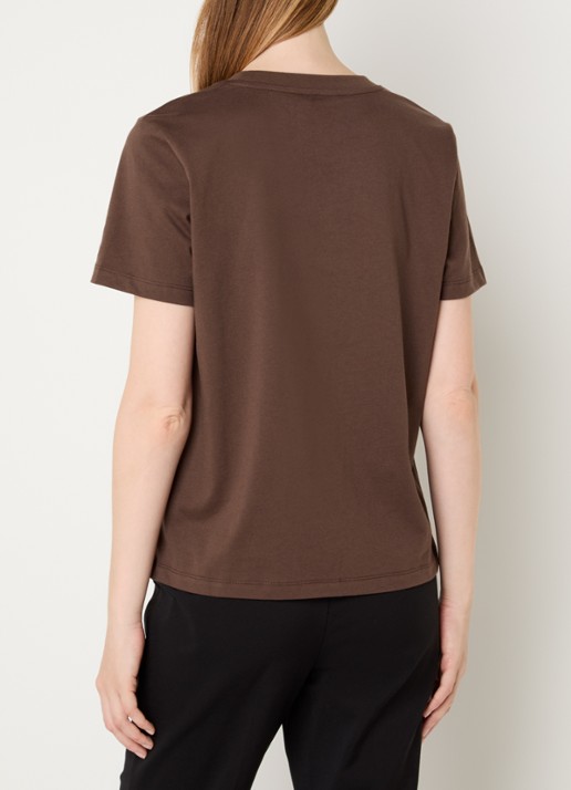 NIKKIE Arella T-shirt met logo - achterkant 2 bruin