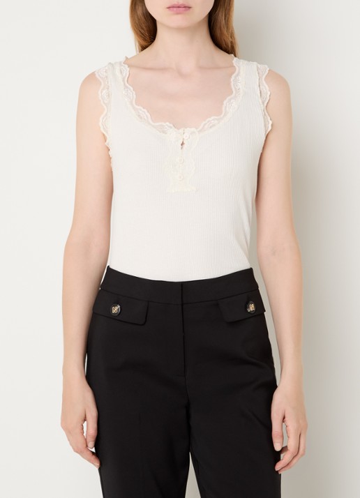 NIKKIE Arlynn tanktop met ribstructuur en details van kant - detail 4 gebroken wit