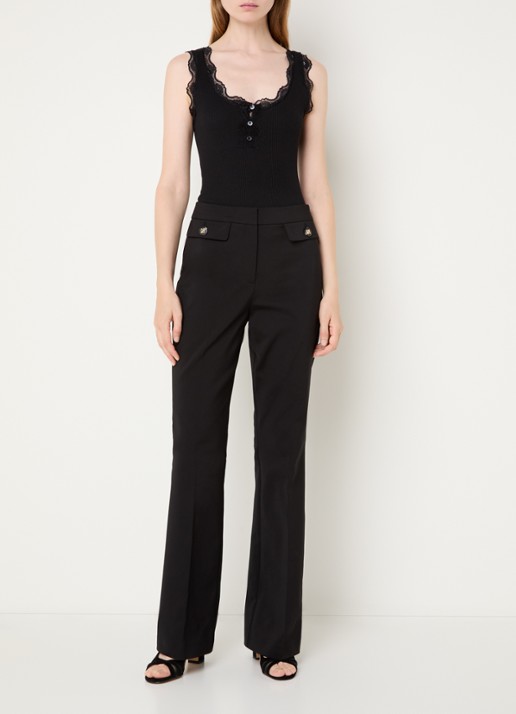 NIKKIE Arlynn tanktop met ribstructuur en details van kant - voorkant 3 zwart