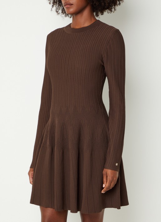 NIKKIE Aubrie midi jurk met structuur