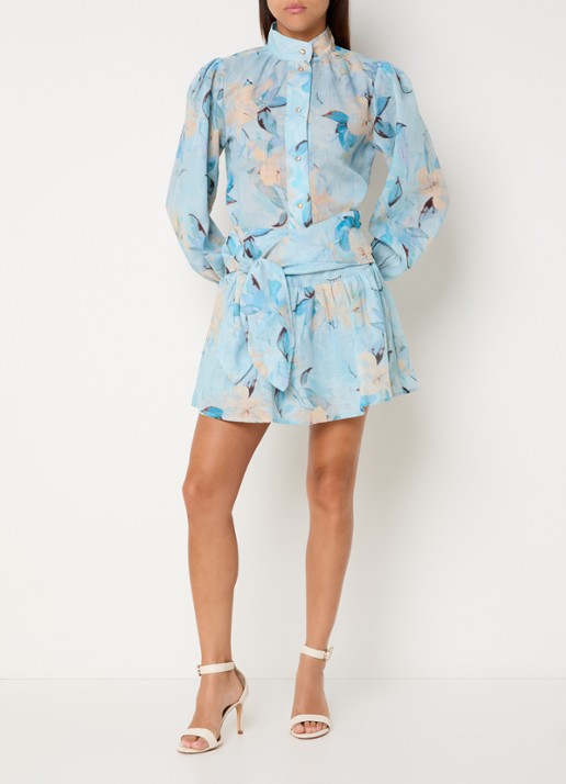 NIKKIE Avalon midi plooirok met bloemenprint en geknoopt detail - voorkant 3 lichtblauw