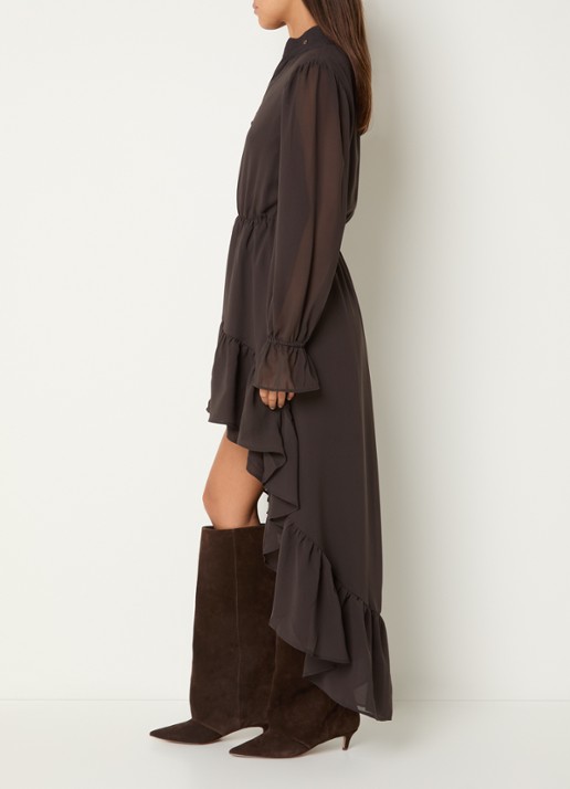 NIKKIE Aylin mini blousejurk met volant en v-hals  - voorkant 2 chocoladebruin
