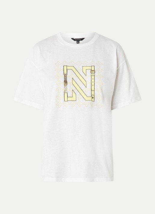 NIKKIE Chain T-shirt met print - voorkant 2 geel