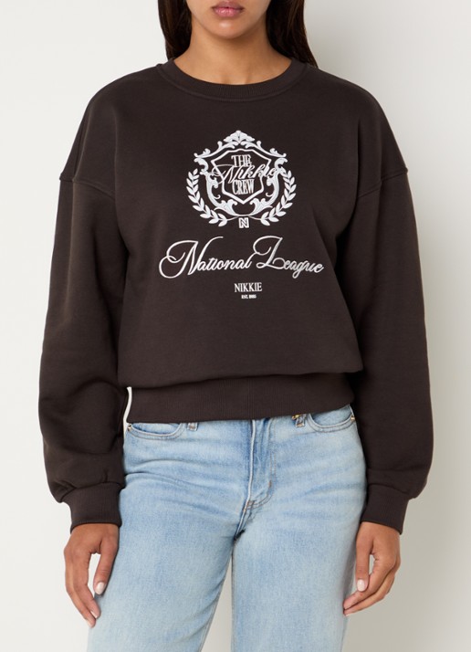 NIKKIE College sweater met logoborduring en -print