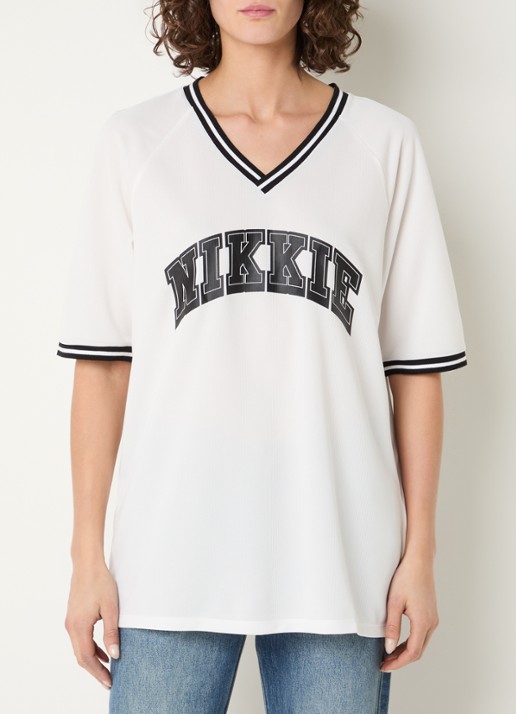 NIKKIE Football T-shirt met logoprint
