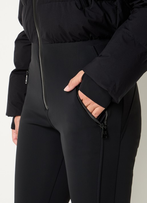 NIKKIE Gemma flared fit skipak met opbergbare capuchon en ritszakken - detail 4 zwart