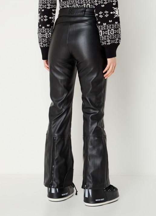 NIKKIE Giza high waist flared fit skibroek van imitatieleer met steekzakken - achterkant 7 zwart