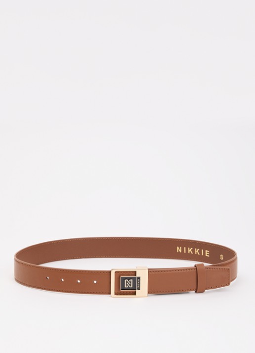 NIKKIE Hafiza riem van leer met logo  - voorkant cognac