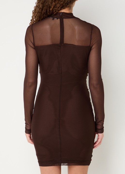 NIKKIE Huelva mini jurk van mesh met gedrapeerd detail - achterkant 3 donkerbruin