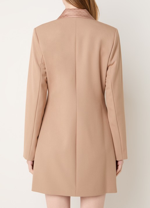 NIKKIE Oakland mini blazerjurk met schoudervulling en details van satijn - achterkant 4 camel