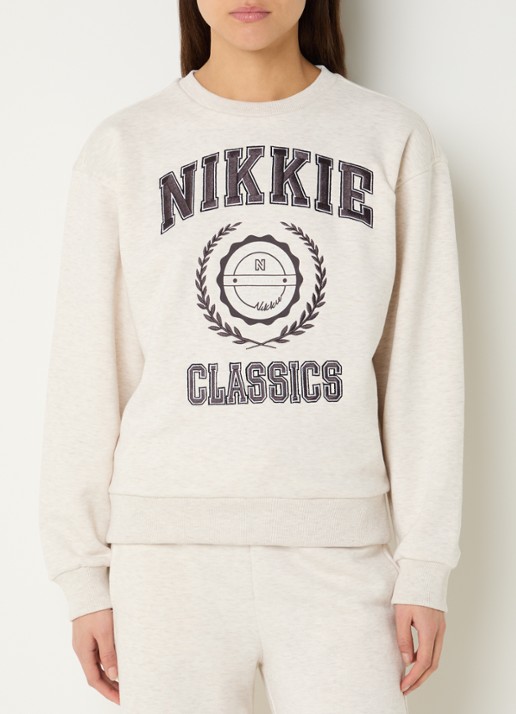 NIKKIE Odessa sweater met logoborduring en gemêleerd dessin