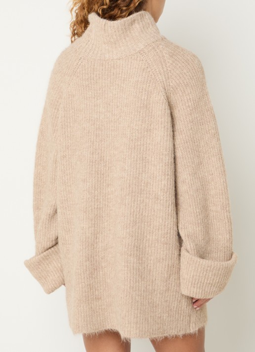 NIKKIE Opole grofgebreide mini trui-jurk in wolblend met col - achterkant beige