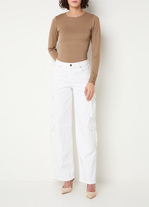 NIKKIE Oshawa top met ronde hals - voorkant 3 cognac