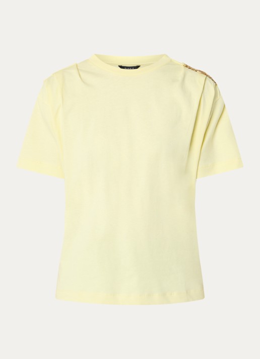 NIKKIE Patos T-shirt met kettingdetail - voorkant 3 geel