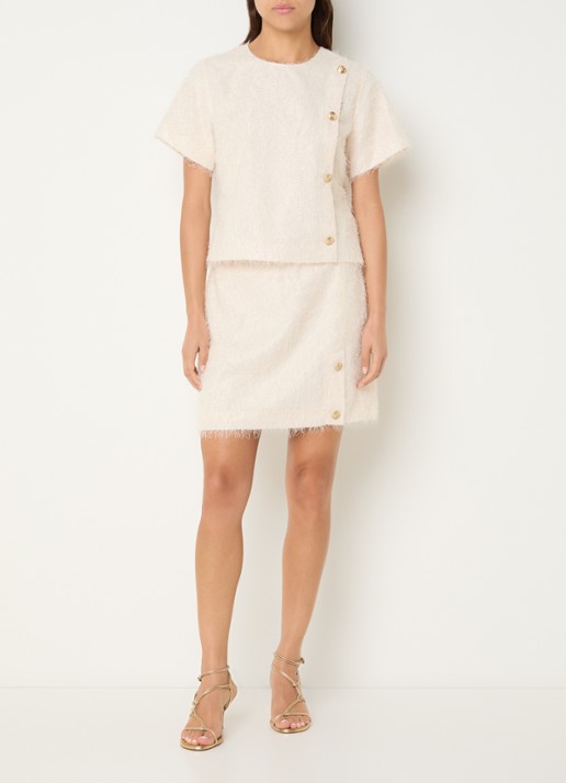 NIKKIE Phana top met strass en sierknopen - voorkant 3 creme