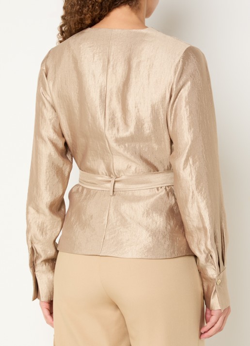 NIKKIE Porlamar blouse met metallic finish en strikdetail - achterkant 3 camel