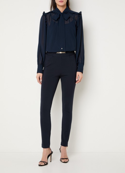 NIKKIE Pragues blouse met volant en sjaalkraag - voorkant 2 donkerblauw