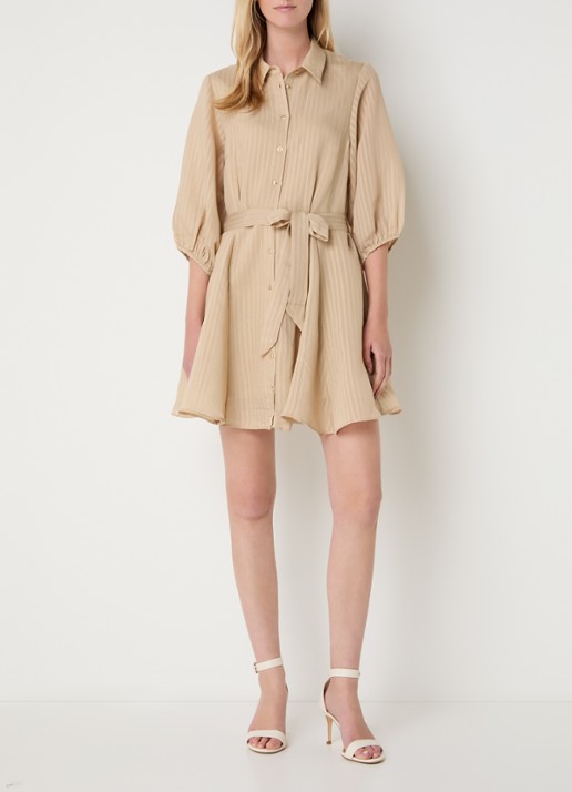 NIKKIE Qaftan mini blousejurk met strikceintuur - voorkant 4 camel