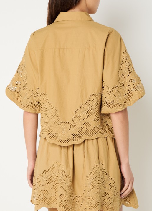 NIKKIE Rabano blouse met broderie - achterkant camel