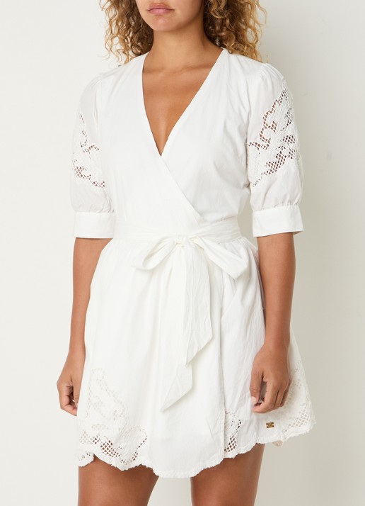 NIKKIE Rabano mini wikkeljurk met broderie