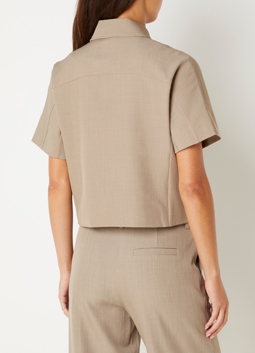 NIKKIE Reno cropped blouse - achterkant 4 zand