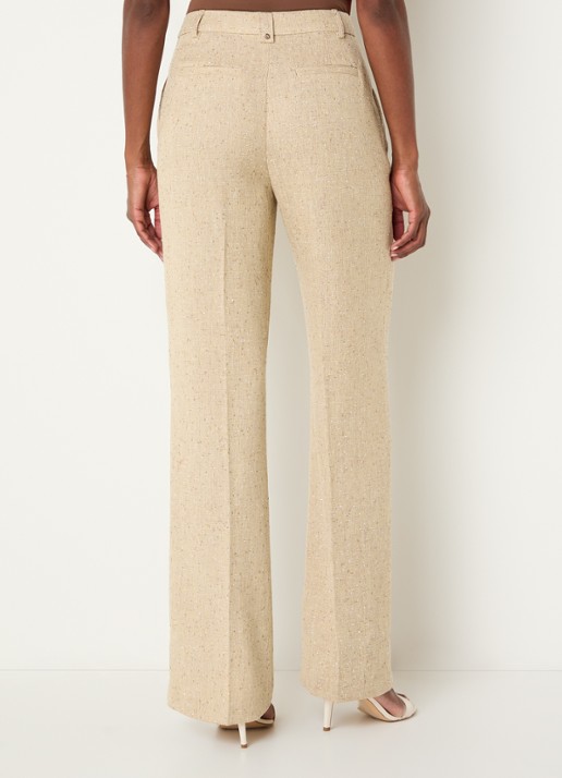 NIKKIE Reza mid waist straight fit broek met steekzakken - achterkant vanillegeel