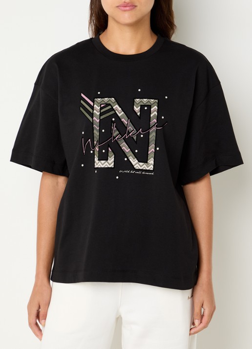 NIKKIE T-shirt met logoprint - detail 2 zwart