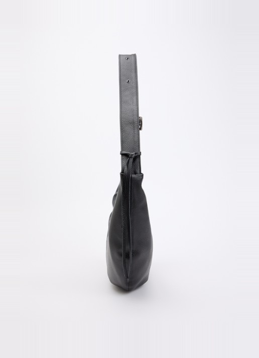 Nona Banana XL crossbodytas van leer met verstelbare schouderriem - detail 3 zwart
