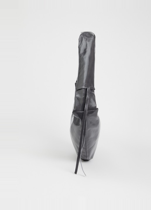 Nona Banana XL shoudertas van leer met lakfinish - detail 4 donkergrijs