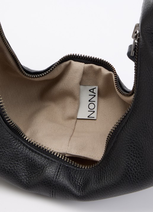 Nona Slouchy schoudertas van leer - detail 3 zwart