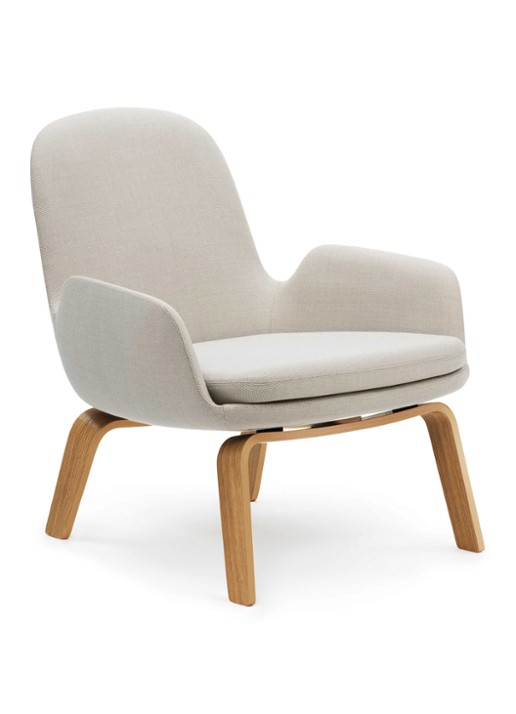 Normann Copenhagen Era Lounge Chair Low loungestoel met eiken onderstel - voorkant wit