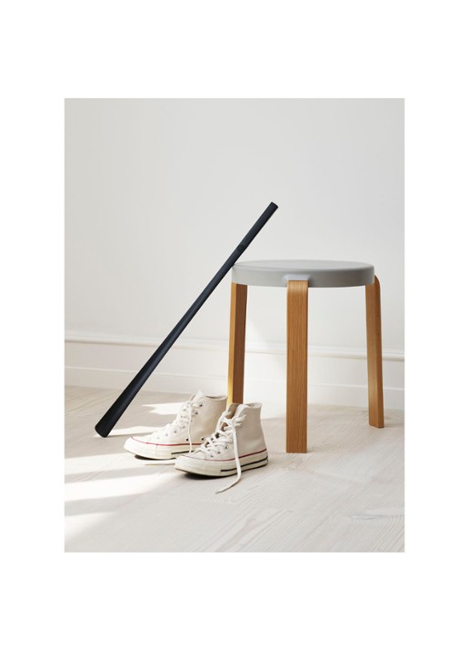 Normann Copenhagen Schoenlepel met haak 72 cm - voorkant 2 zwart