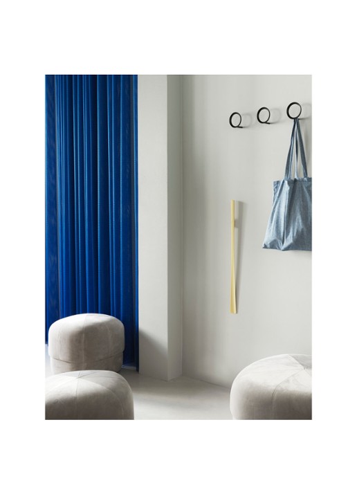 Normann Copenhagen Schoenlepel met haak 72 cm - voorkant 2 beige