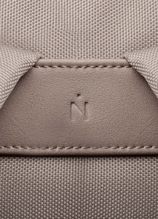 Nortvi Classic rugzak met 15 inch laptopvak - detail 2 clay / taupe